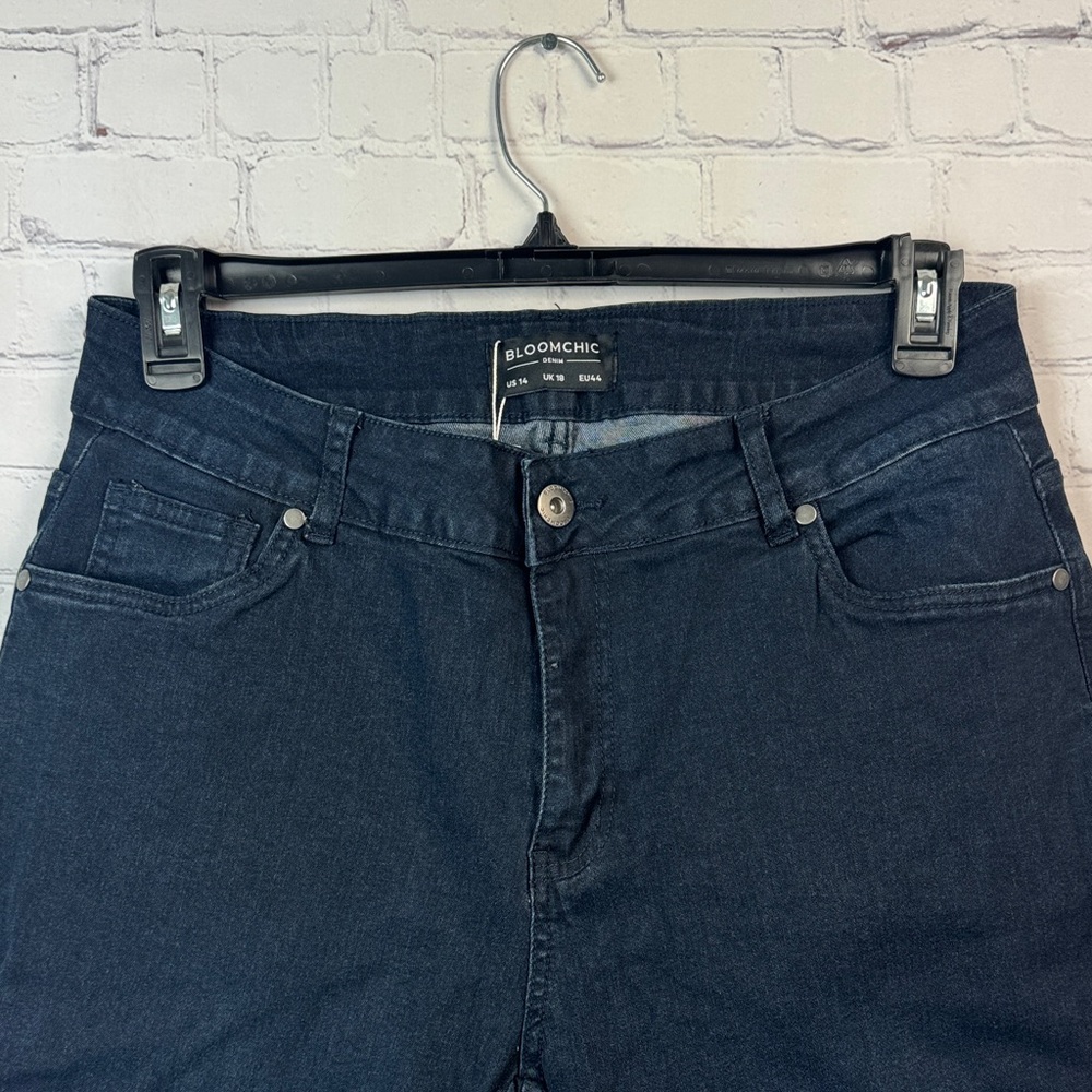 BloomChic Dark Blue Cropped Jeans with Embroidery Butterfly Detail Plus Size 14 - Picture 4 of 8